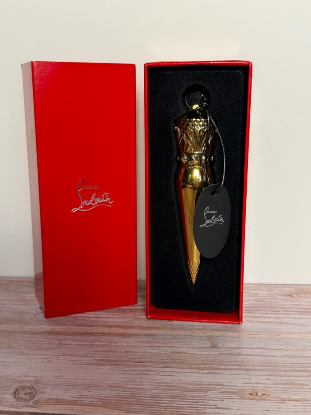 Christian Louboutin Lipstick - Louboutin Rouge 001 (NIB but small defect) - Picture 4 of 8